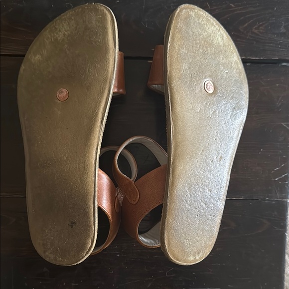 Grounding & Earthing Barefoot Ankle Strap
Sandals for Women - Picture 2 of 12